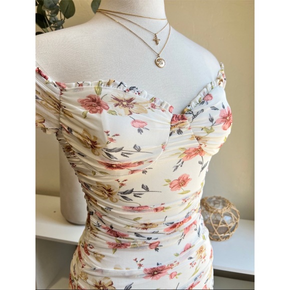 Flirty floral bodycon mini dress - Picture 5 of 5